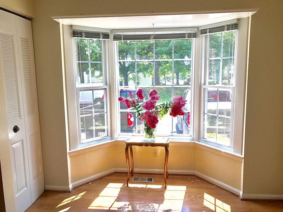 Bay Window in Kitchen with Breakfast Nook