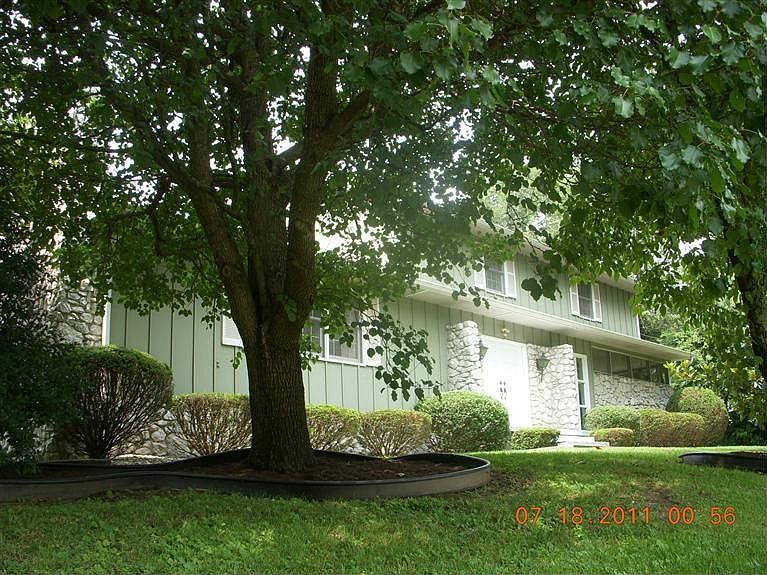 1st image of 517 W 1st St