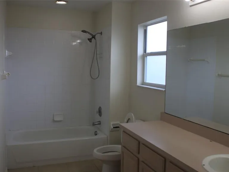 215 Owenshire Cir — Photo 13