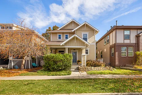 2682 Valentia St Photo 1