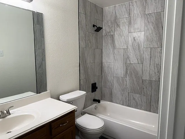 5 bed, 2742 sqft, $3,000 — Photo 2