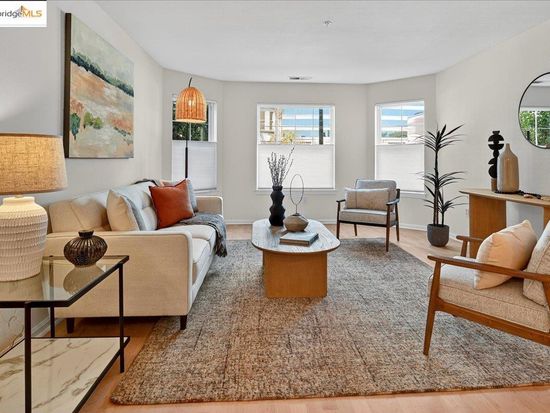 555 10th St APT 113, Oakland, CA 94607