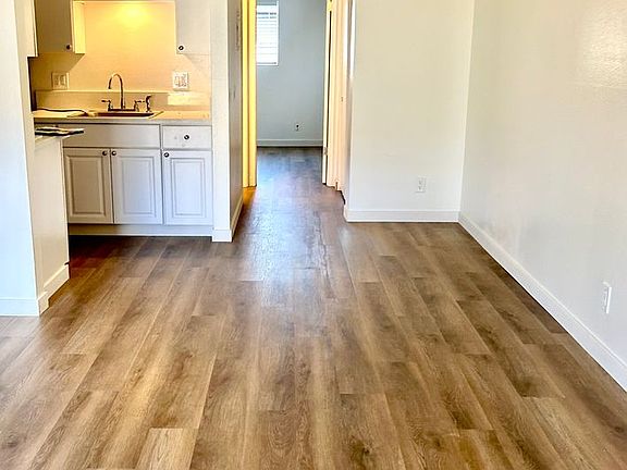 2nd image of 1000-1042 W Orange St #1000-E06
