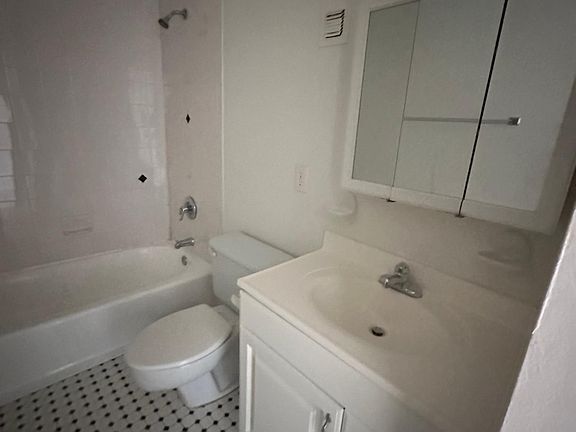 5th image of 2135 Virginia Ave APT 13