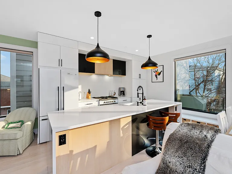 347 Maverick St #7 — Photo 7