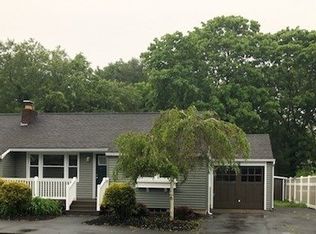 4 Roosevelt Blvd, East Patchogue, NY 11772