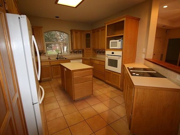 5th image of 127 Dove Ln