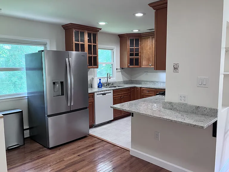 1306 Everett Ave — Photo 5