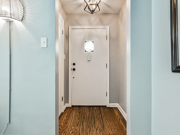 4th image of 5835 Primrose Ave