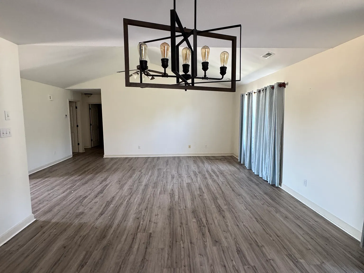 3 bed, 1600 sqft, $1,800 — Photo 3