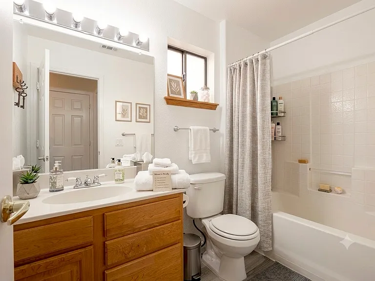 Manzanita Dr — Photo 2