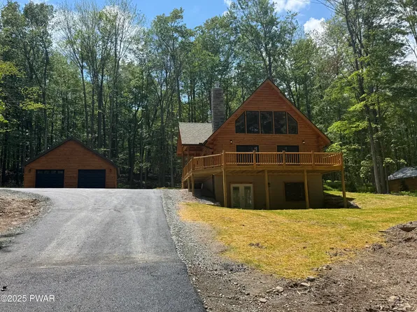 22 Briar Hill Dr N, Lakeville, PA 18438