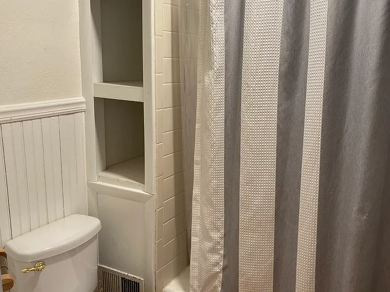 915 Hickory St — Photo 14