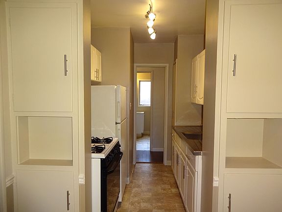 3rd image of 1625 H St APT 3
