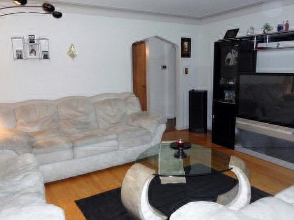 3rd image of 3020 N Oconto Ave