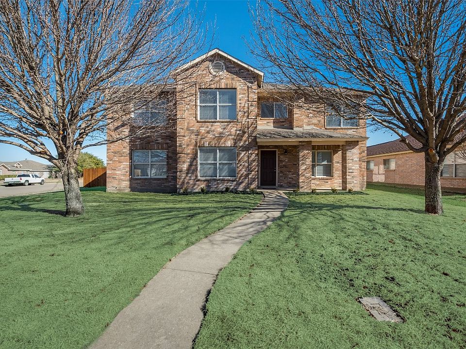1st image of 300 Teakwood Ln