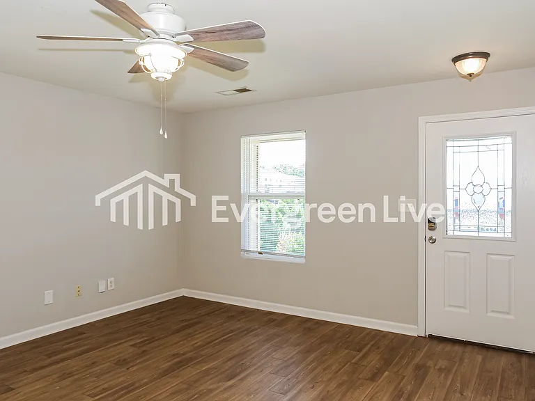 113 Elmhurst Dr — Photo 4