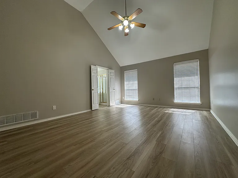 311 Eagle Point — Photo 9