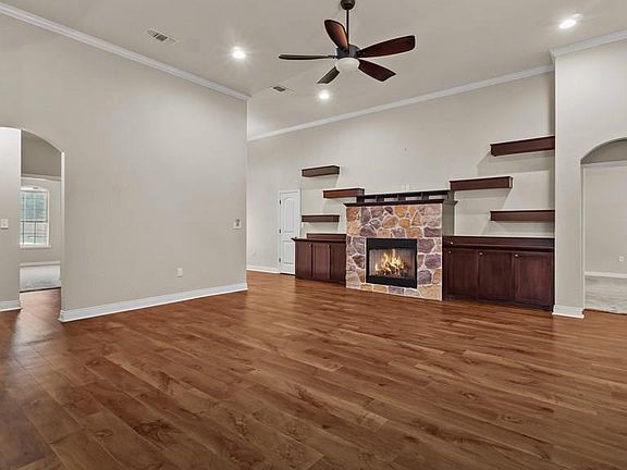 5th image of 1049 Brown Dr