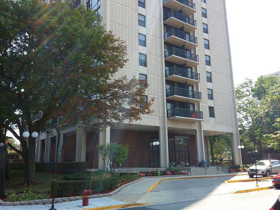 2nd image of 2605 S Indiana Ave Unit 2208
