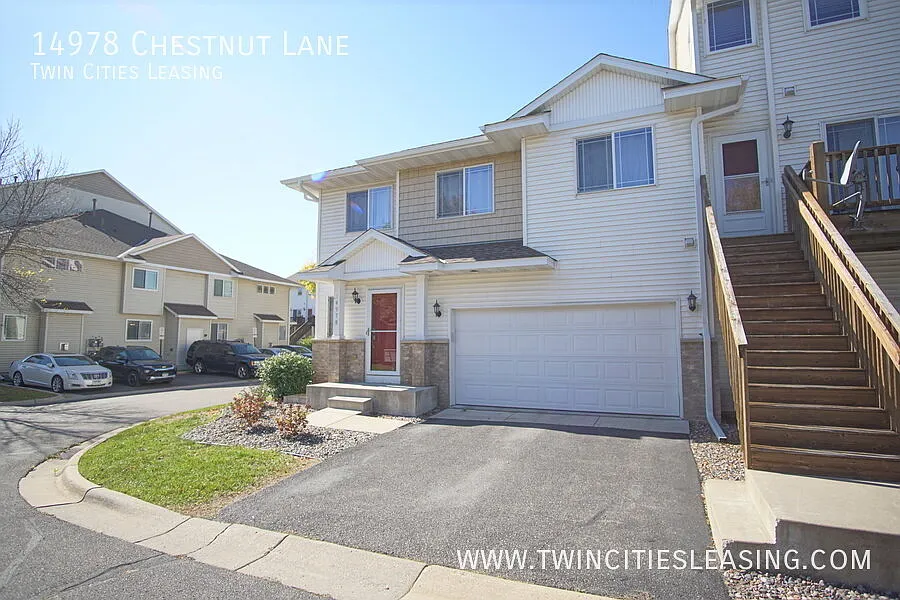 Beautiful Townhome! — Photo 2