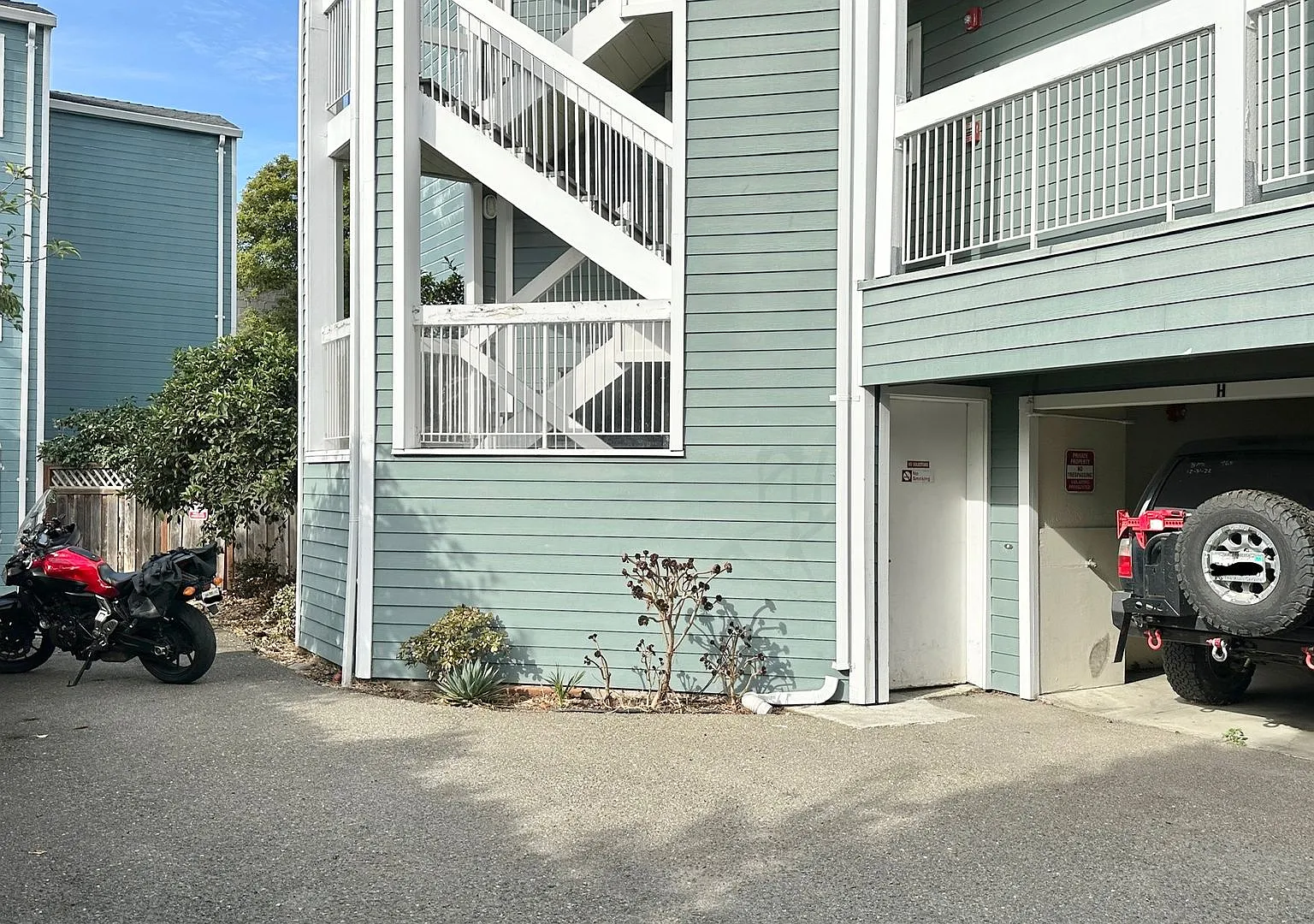 Cozy 2-Bedroom in a fantastic location! — Photo 2