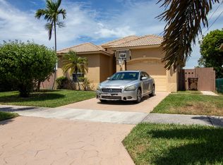 237 SW 8th St, Deerfield Beach, FL 33441