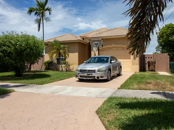 237 SW 8TH Street, Deerfield Beach, FL 33441