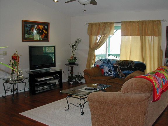 vaulted ceilings living