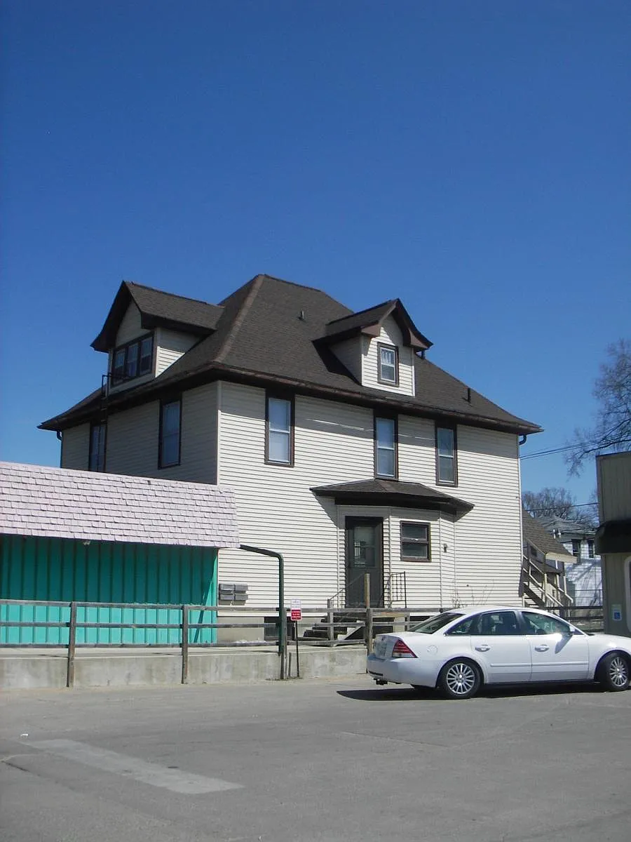 Building Photo - 1569 1st Ave SE