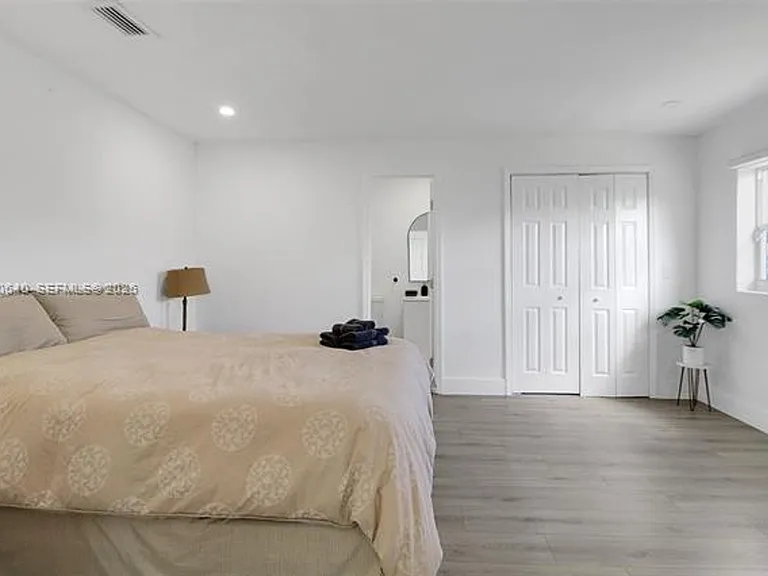 18361 NE 20th Pl #18361 — Photo 25
