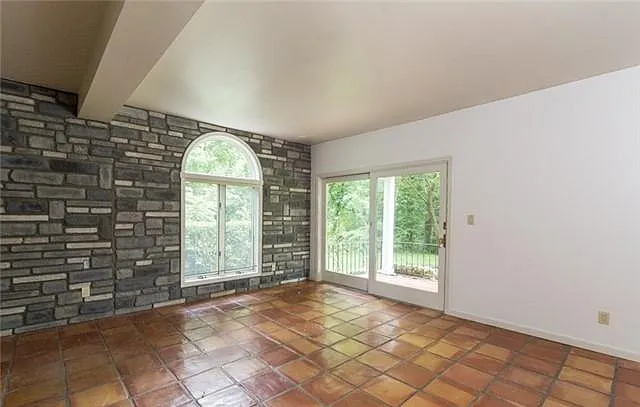 536 Cold Spring Rd — Photo 6
