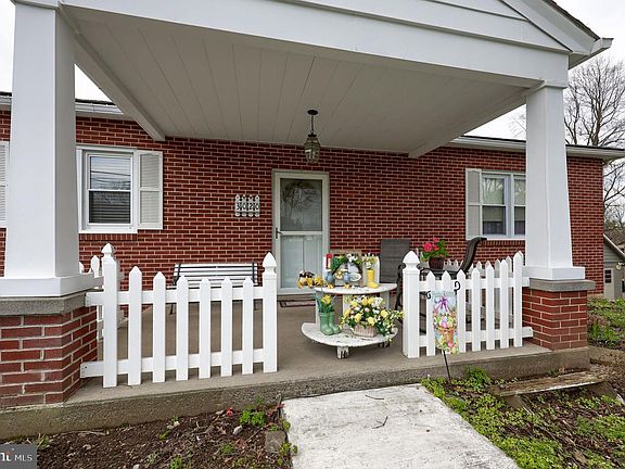 4th image of 3020 Tunnel Hill Rd