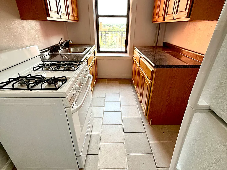60-52 Madison St #5B — Photo 4