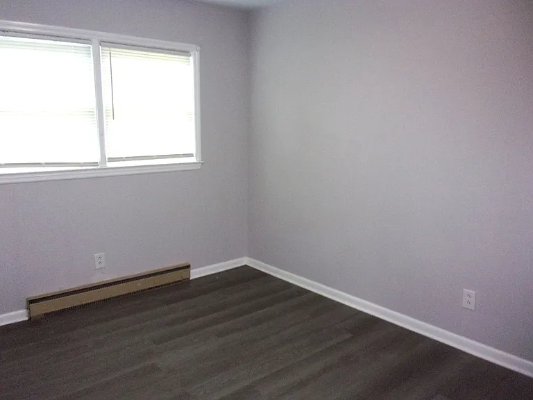 1045 W Meadow Dr — Photo 7