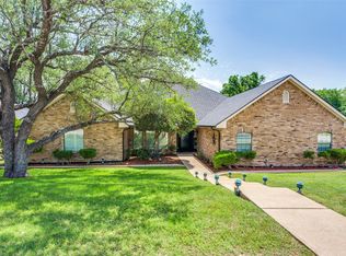 11905 Blue Creek Dr, Fort Worth, TX 76112