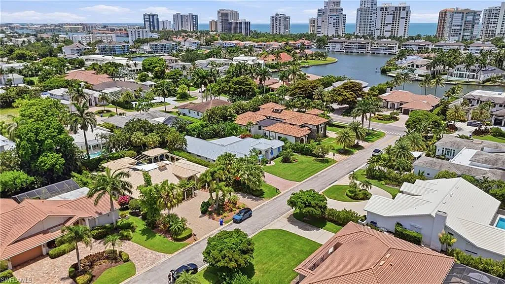 4 bed, 3.0 bath, 3776 sqft, $50,000 — Photo 4