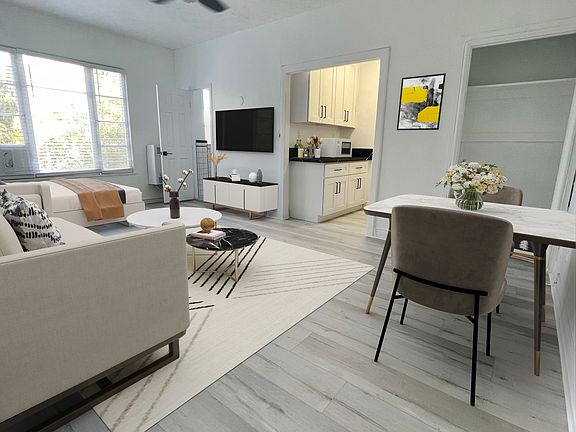 2nd image of 162 S Gramercy Pl #303