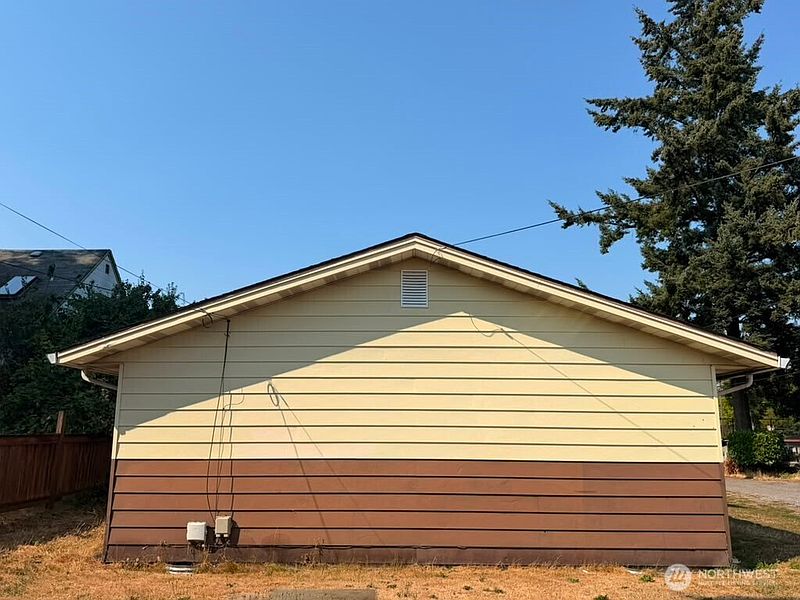 3rd image of 214 s 52nd Street