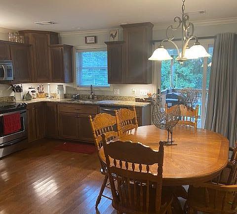 3rd image of 233 Pebble Branch Ln