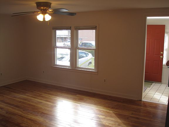 Living room 17X11