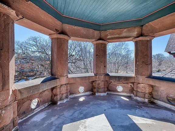 3rd image of 335 Summit Ave APT 3