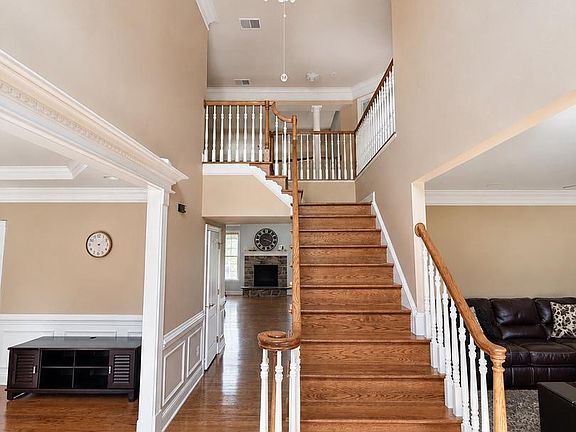 2nd image of 43100 Addlestone Pl