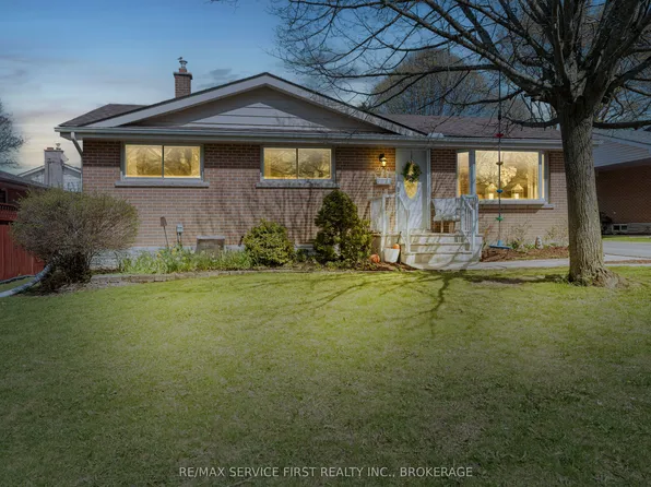 290 Glen Castle Rd, Kingston, ON K7M 4N8