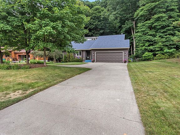 3rd image of 12695 Lakeshore Dr
