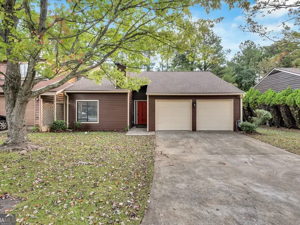 1522 Burnstone Dr, Stone Mountain, GA 30088