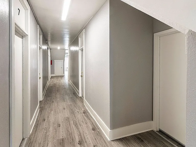 Portside Studio Apartments — Photo 42