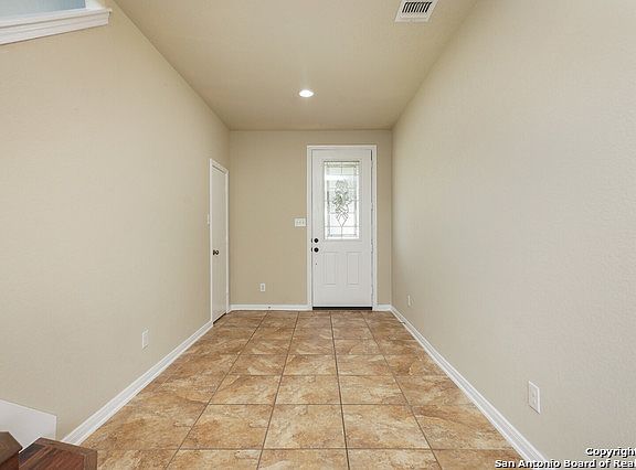 5th image of 5761 Columbia Dr