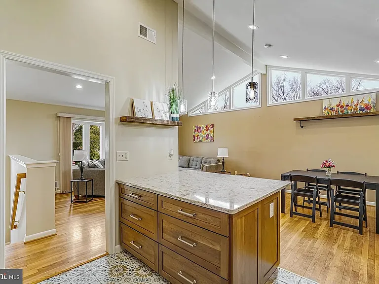 8651 Cromwell Dr — Photo 9
