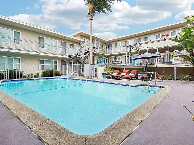 Apartment Complex Near SoFi Stadium with Pool, BBQ Area, Gym and Parking. — Photo 4
